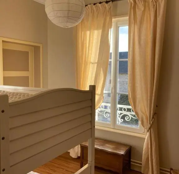 スイート（家族用）, Les Chambres D Omaha Beach Etablissement Avec Deux Chambres D Hôtes, Petit Déjeuner Compris Fait Mai