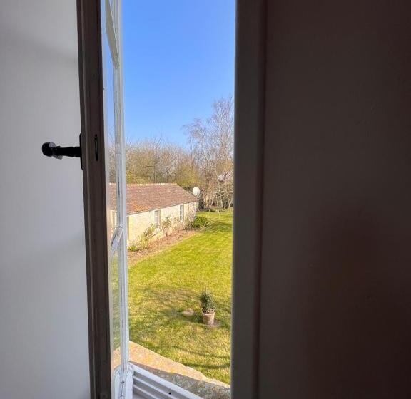 패밀리 스위트, Les Chambres D Omaha Beach Etablissement Avec Deux Chambres D Hôtes, Petit Déjeuner Compris Fait Mai