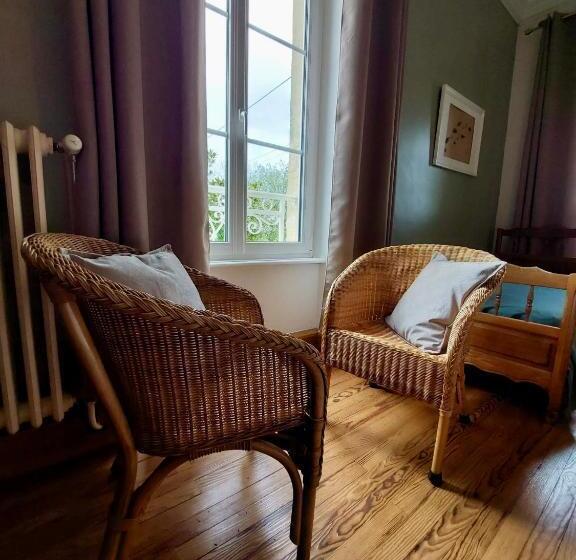 Семейный Номер, Les Chambres D Omaha Beach Etablissement Avec Deux Chambres D Hôtes, Petit Déjeuner Compris Fait Mai