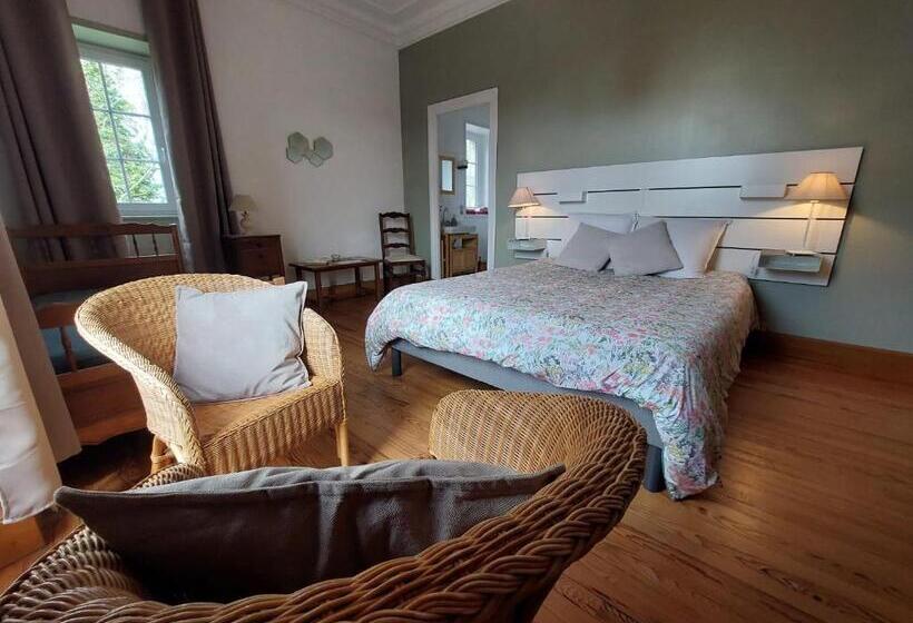 패밀리 룸, Les Chambres D Omaha Beach Etablissement Avec Deux Chambres D Hôtes, Petit Déjeuner Compris Fait Mai