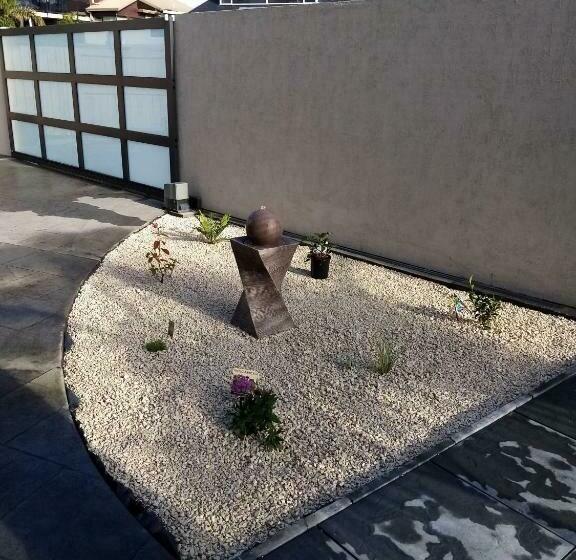 침실 3개 주택, Three Bedrooms Two Bathrooms Ground Floor Only Not The Whole House