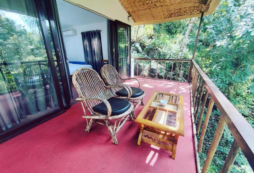 غرفة قياسية مطلّة علي البحيرة, Samyama Retreat