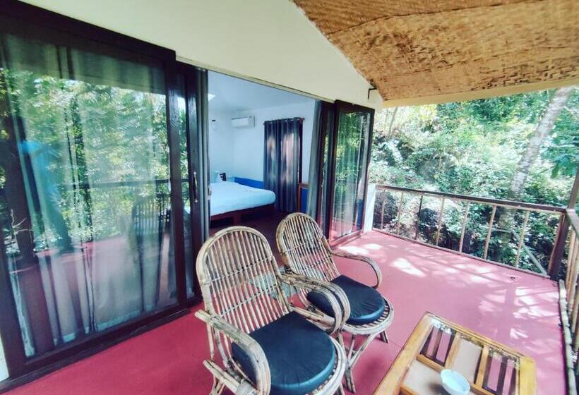 غرفة قياسية مطلّة علي البحيرة, Samyama Retreat