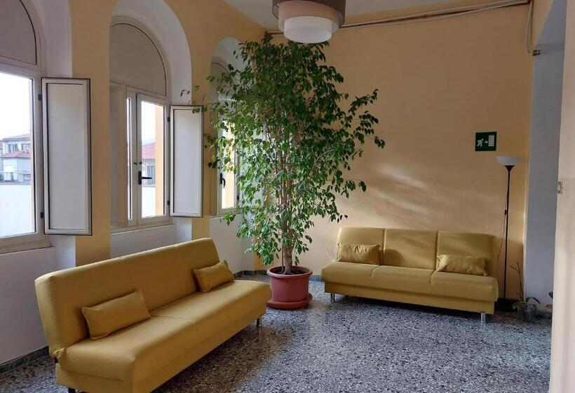 اتاق استاندارد چهار تخته, Ostello San Giovanni Bosco