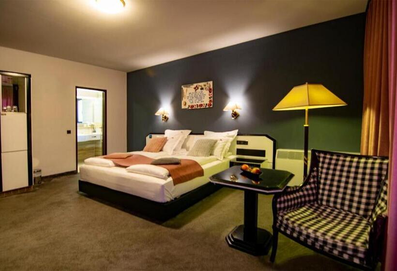 Номер Deluxe с Балконом, La Conacul Vesel