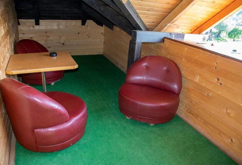 Люкс с Балконом, La Conacul Vesel