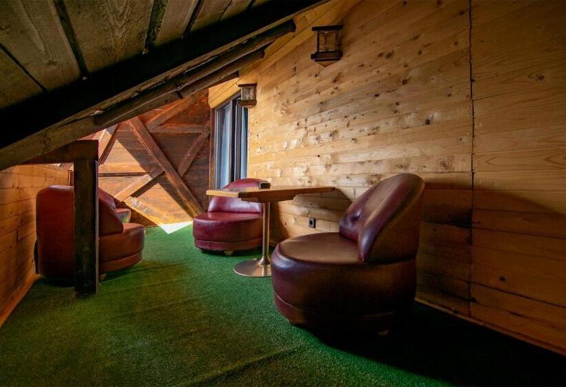 Люкс с Балконом, La Conacul Vesel