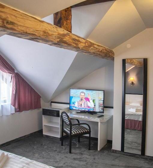 Люкс с Балконом, La Conacul Vesel