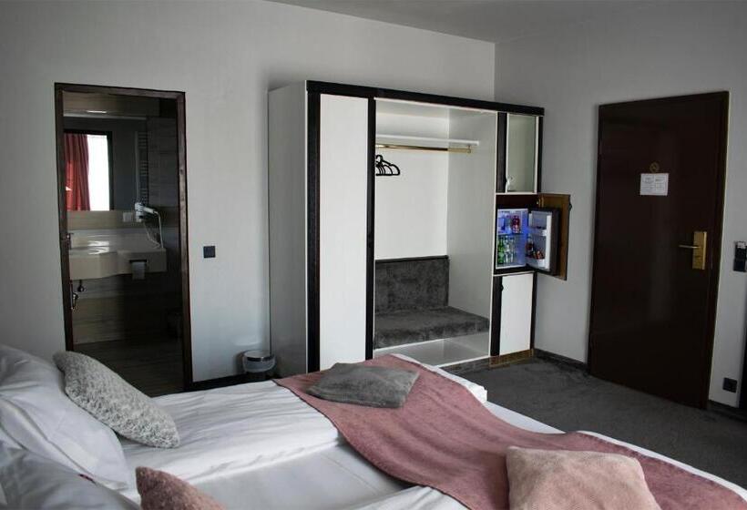 Номер Superior, La Conacul Vesel