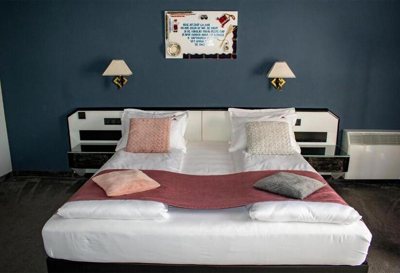 Номер Superior, La Conacul Vesel