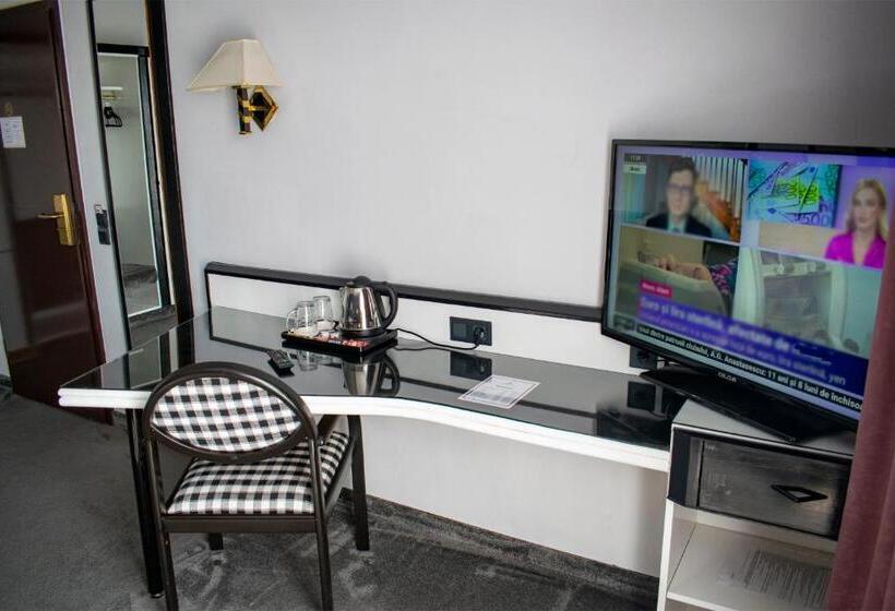 Трехместный Номер Стандарт с Балконом, La Conacul Vesel