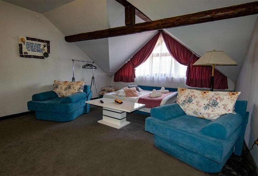 Люкс с Балконом, La Conacul Vesel