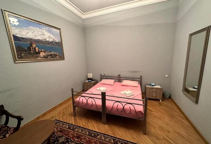 이코노미 패밀리 스위트, Bridge House Yerevan Armenia