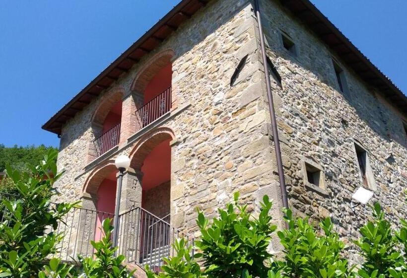 إستديو قياسى مطل على حمام السباحة, La Collina Dei Franchi