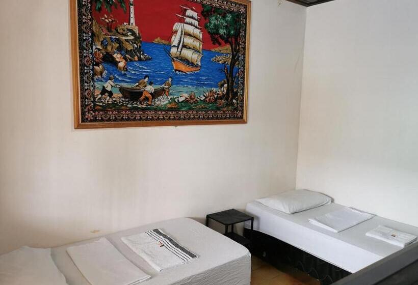 バス共有のスタンダードルーム, Sos Hostel