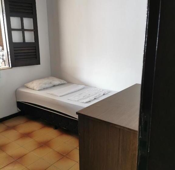 バス共有のスタンダードルーム, Sos Hostel