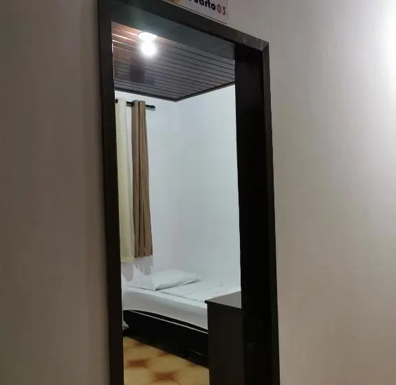 バス共有のスタンダードルーム, Sos Hostel