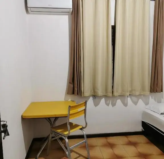 バス共有のスタンダードルーム, Sos Hostel