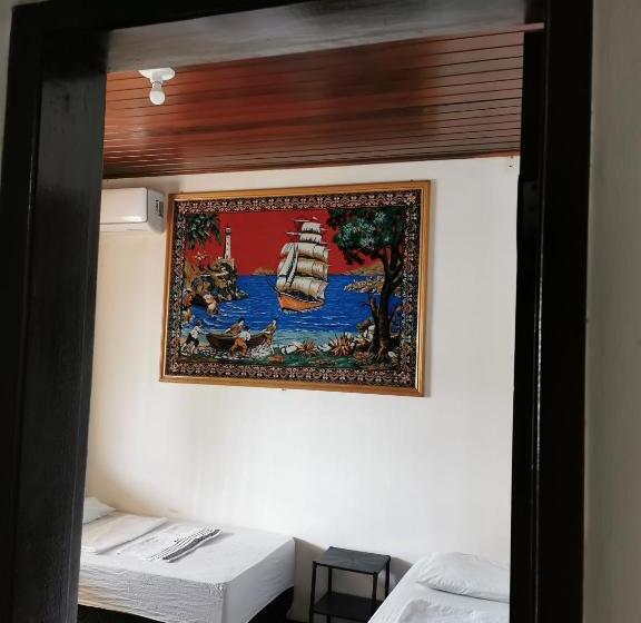 バス共有のスタンダードルーム, Sos Hostel