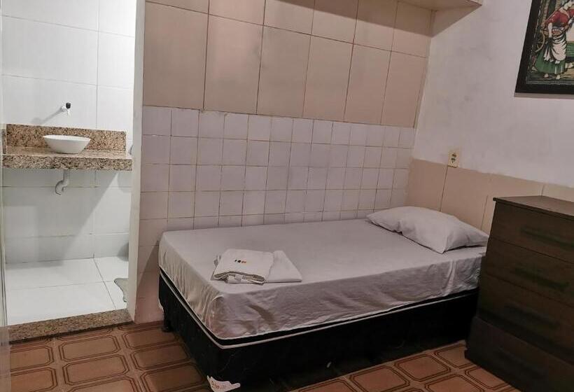 スイート, Sos Hostel