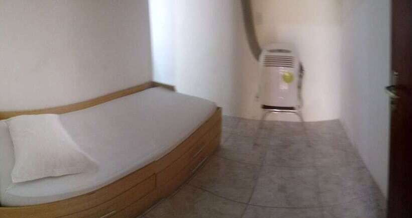 スタンダードシングルルーム, Sos Hostel