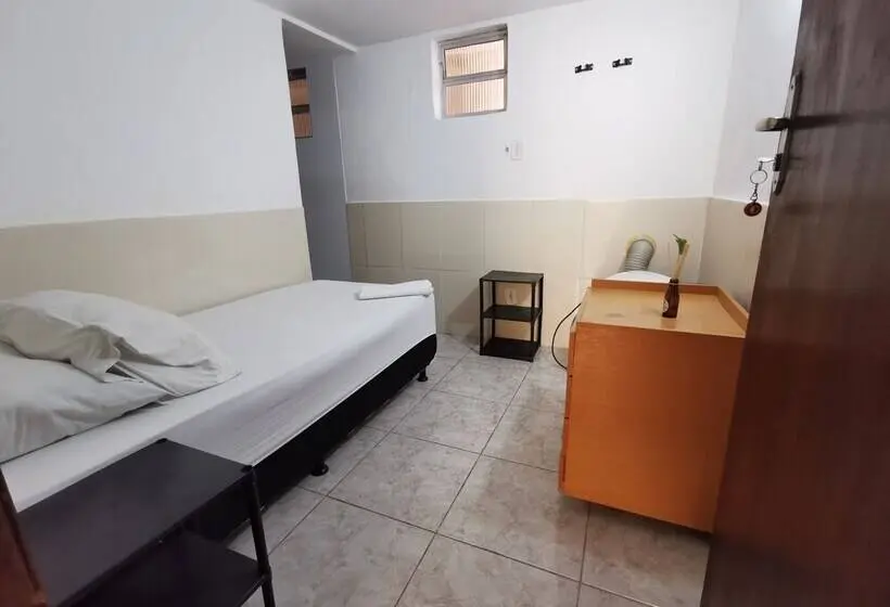 スイート, Sos Hostel