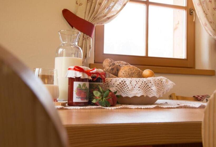 شقة غرفتين, Ferienwohnungen Kuentnerhof