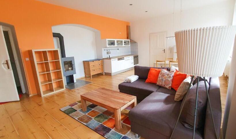 شقة غرفة واحدة, Nebespán