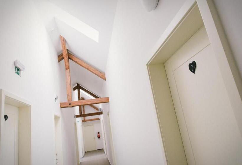 غرفة ديلوكس, Nebespán