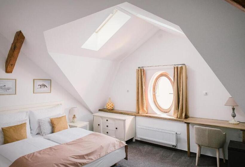 غرفة ديلوكس, Nebespán