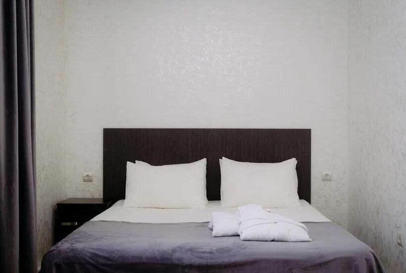 סוויטת ג'וניור, Rush