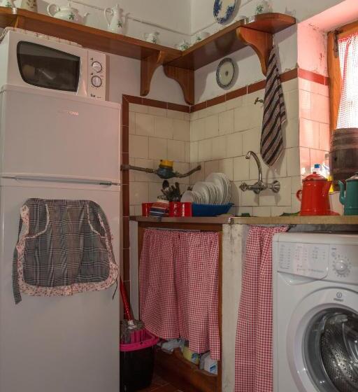 اتاق استاندارد چهار تخته, Sintra Small Hostel