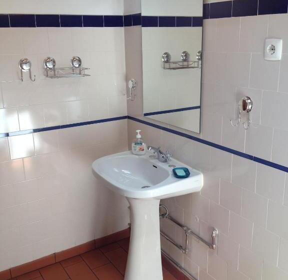 اتاق استاندارد چهار تخته, Sintra Small Hostel