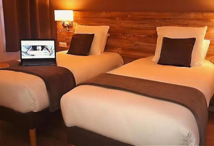 Standard Kolmen Hengen Huone, Brit Hotel Confort Pau Lons