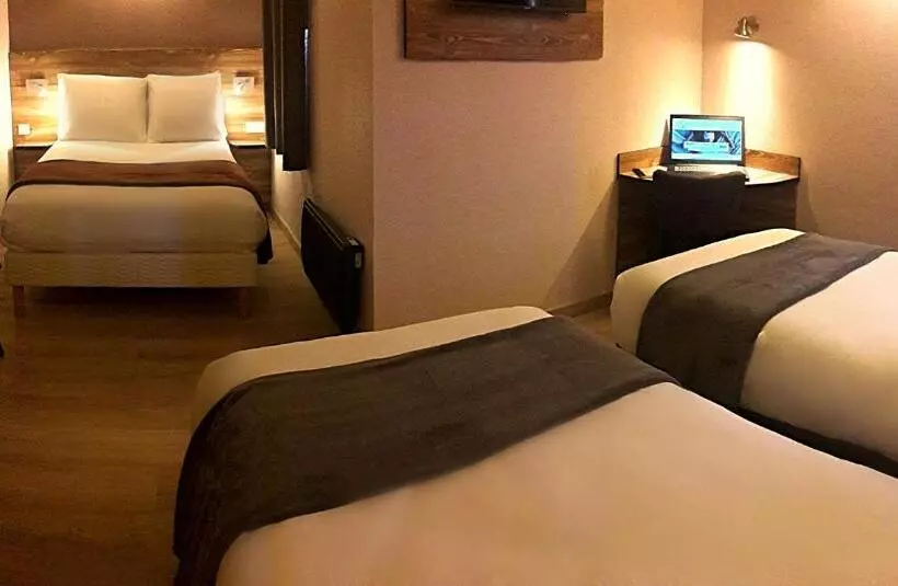 Standard Kolmen Hengen Huone, Brit Hotel Confort Pau Lons