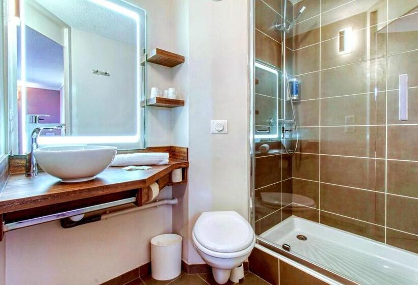 غرفة قياسية ثلاثية, Brit Hotel Confort Pau Lons