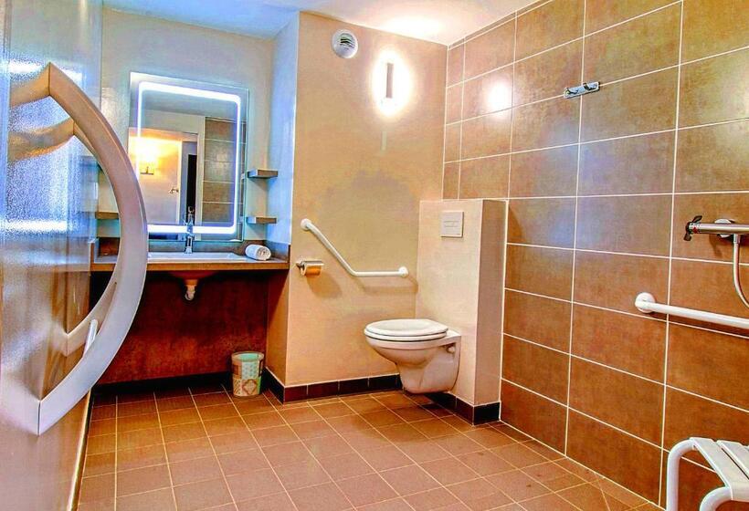 غرفة قياسية رباعية, Brit Hotel Confort Pau Lons