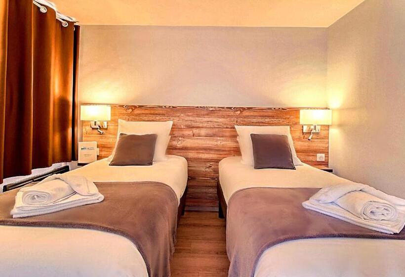 غرفة قياسية رباعية, Brit Hotel Confort Pau Lons
