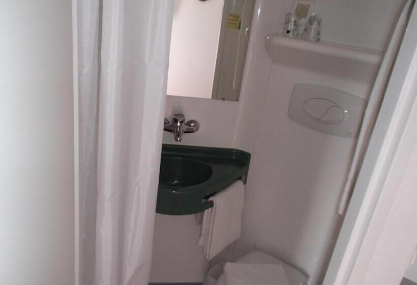 Номер Стандарт Трехместный, Brit Hotel Essentiel Albi Parc Des Expos