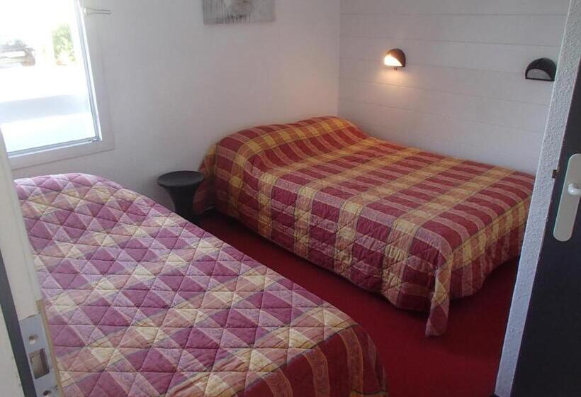 Номер Стандарт Трехместный, Brit Hotel Essentiel Albi Parc Des Expos
