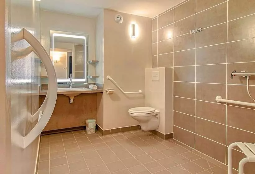 Standard Neljän Hengen Huone, Brit Hotel Confort Pau Lons