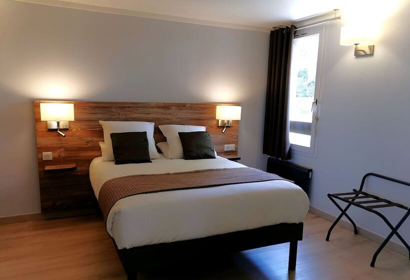 غرفة قياسية رباعية, Brit Hotel Confort Pau Lons