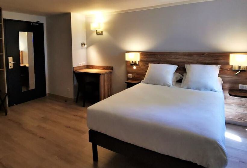 غرفة قياسية رباعية, Brit Hotel Confort Pau Lons