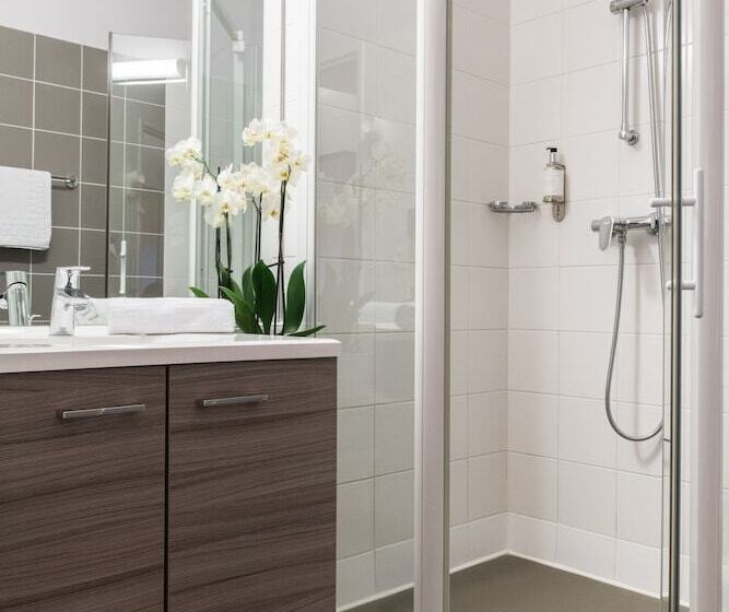 غرفة كومفورت, Carre Py