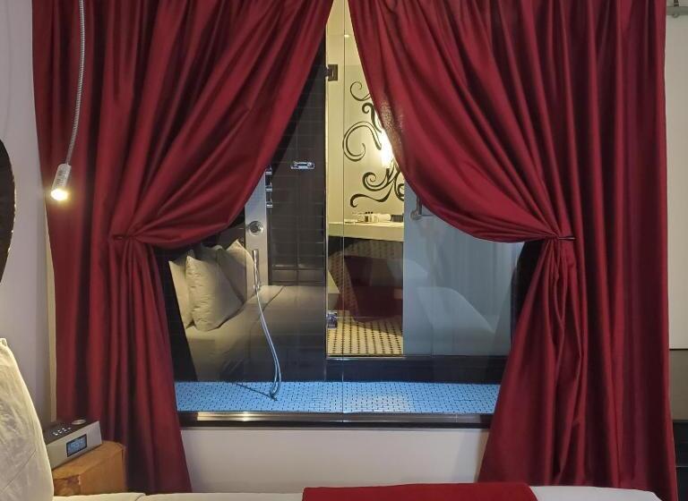 Номер Стандарт, Chez Swann