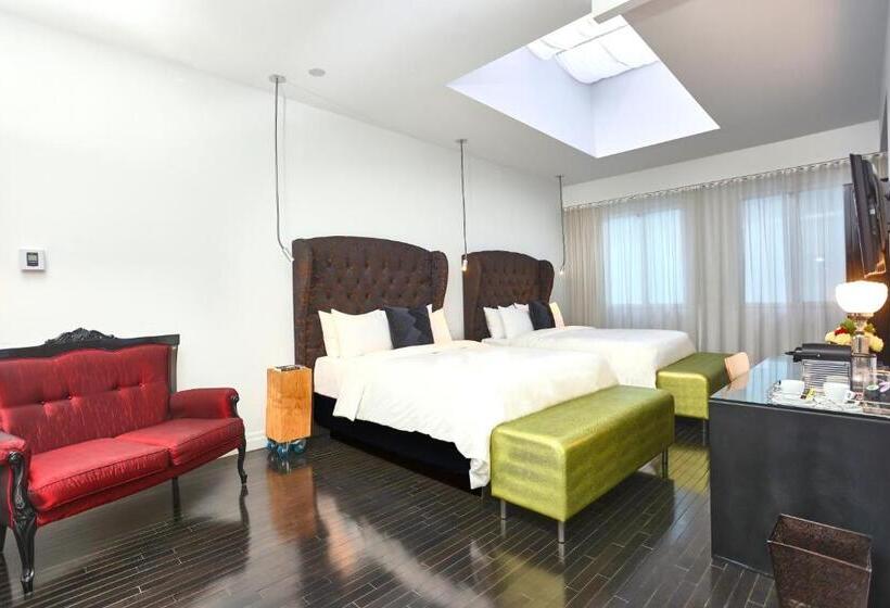 Полулюкс, Chez Swann