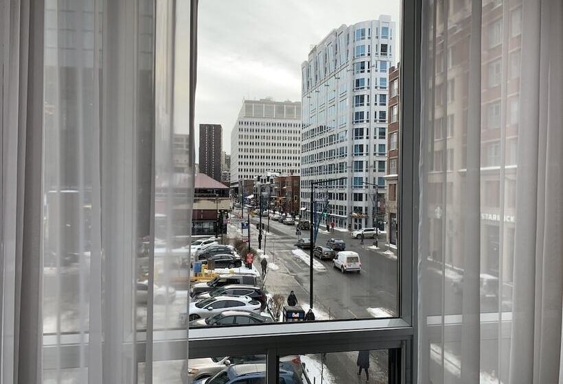 Номер Стандарт, Chez Swann