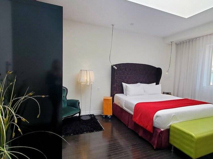 Полулюкс, Chez Swann