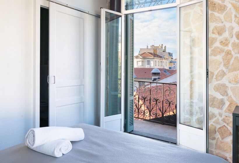 اتاق استاندارد, De Belgique à Menton