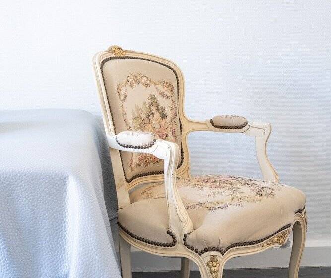 اتاق استاندارد سه نفره, De Belgique à Menton